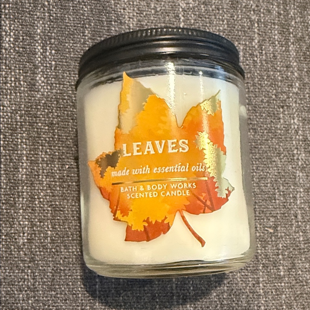 Bath & Body Works Leaves Scented Candle - White and Gold